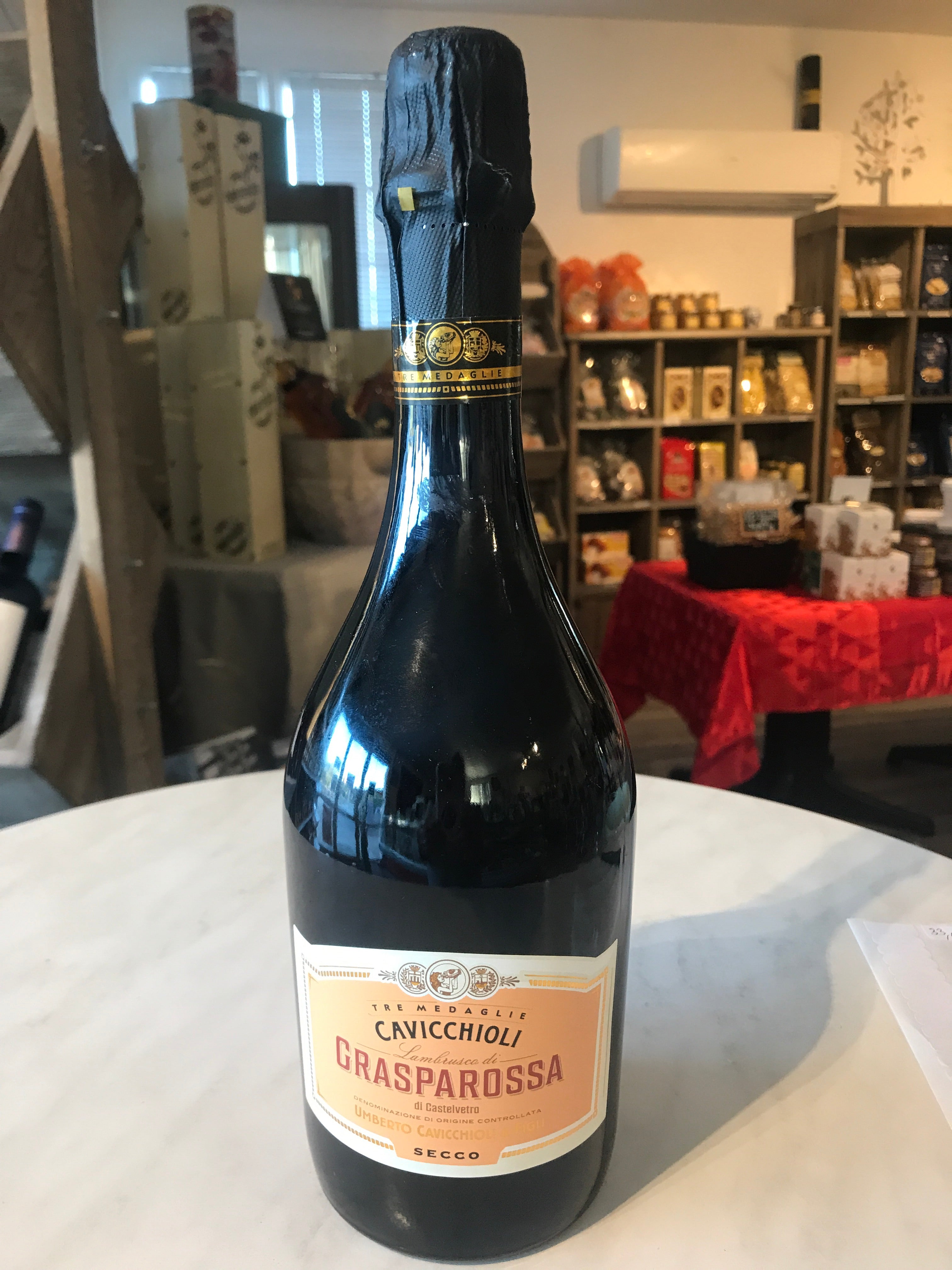 Vin Rouge Pétillant Lambrusco Secco Grasparossa  8°  0.75L